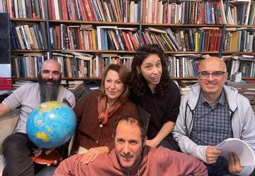 יש אלוהים - הצגה