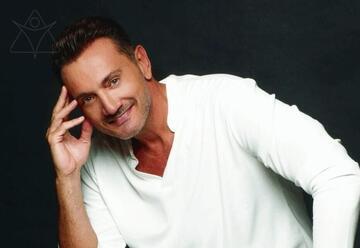 כריסטוס מנידיאטיס ולהקתו