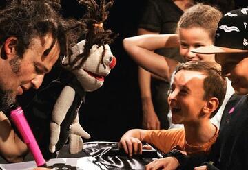 אחים סמארטפון - תיאטרון דוואי