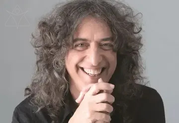 משה בקר - סטנד אפ מוזיקלי אינטימי