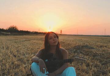 בכורות בענב - ענבל ויין