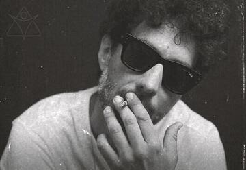 אלון עדר מארח את קרן פלס