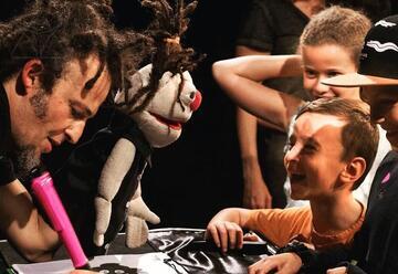 אחים סמארטפון - תיאטרון דוואי