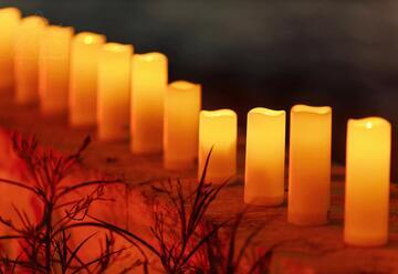 ג'אז בשאנז אליזה - קונצרט לאור נרות ליד הים