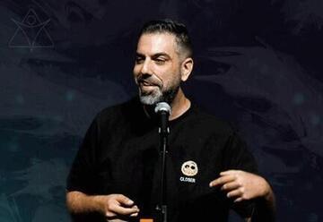 דניאל כהן במופע סטנד אפ