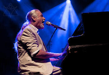 שלמה גרוניך במופע להקה